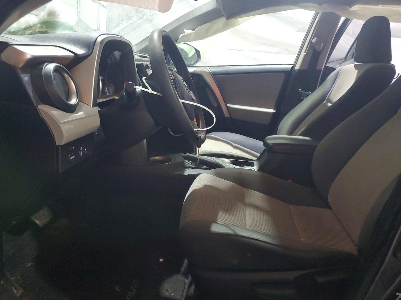 2014 TOYOTA RAV4 LE photo 7