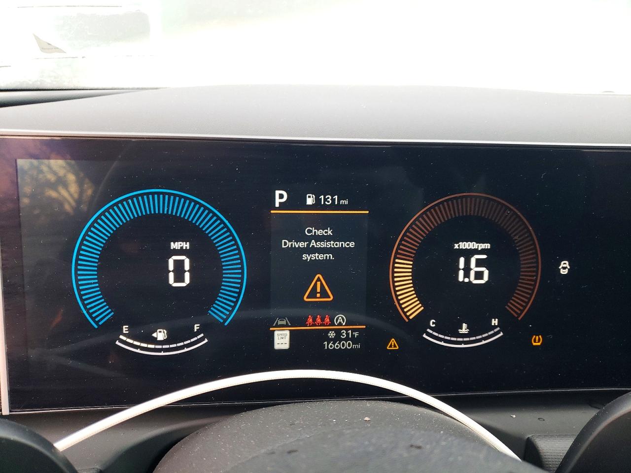 2025 HYUNDAI TUCSON SEL photo 9