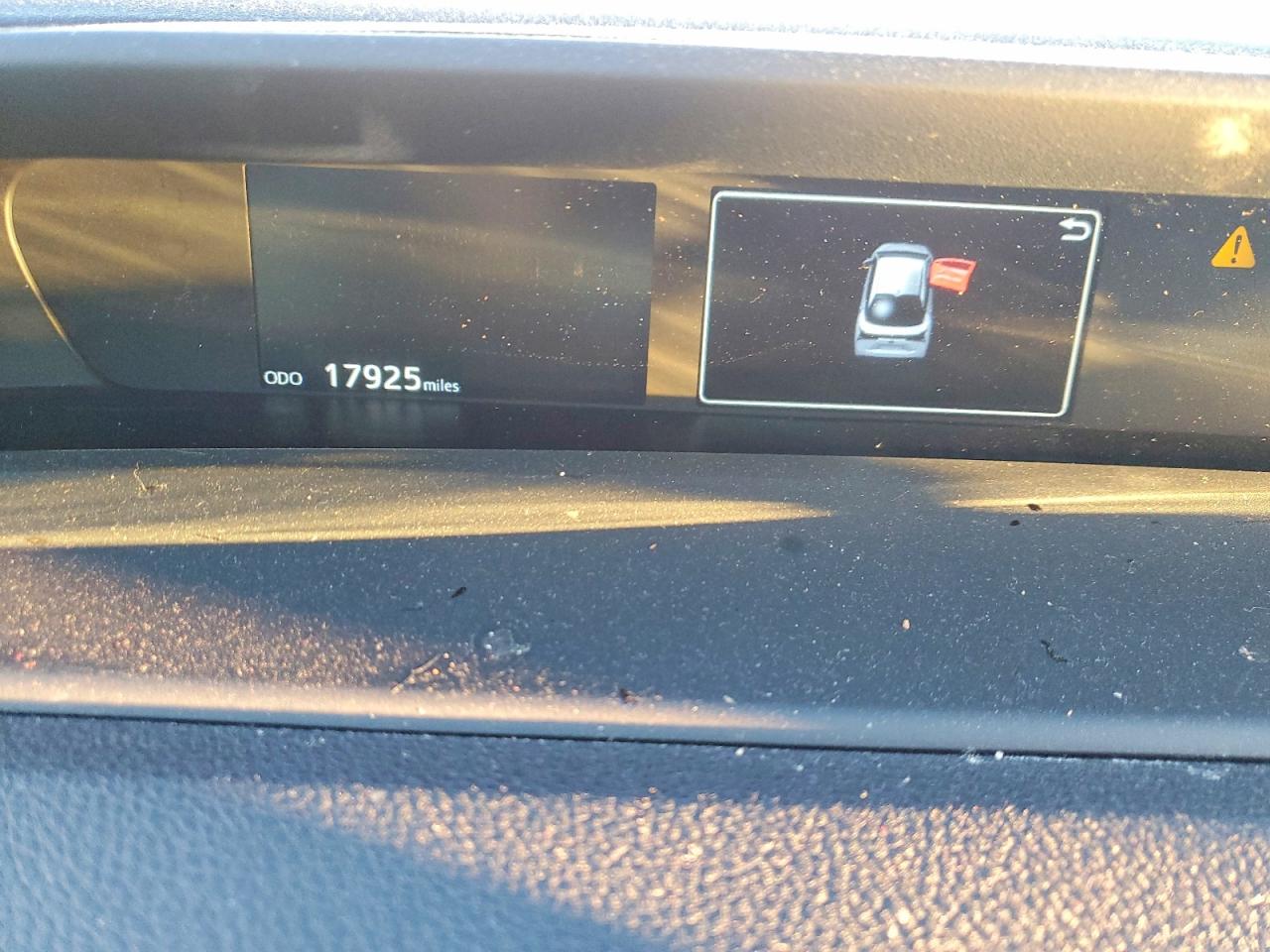 2019 TOYOTA PRIUS photo 9