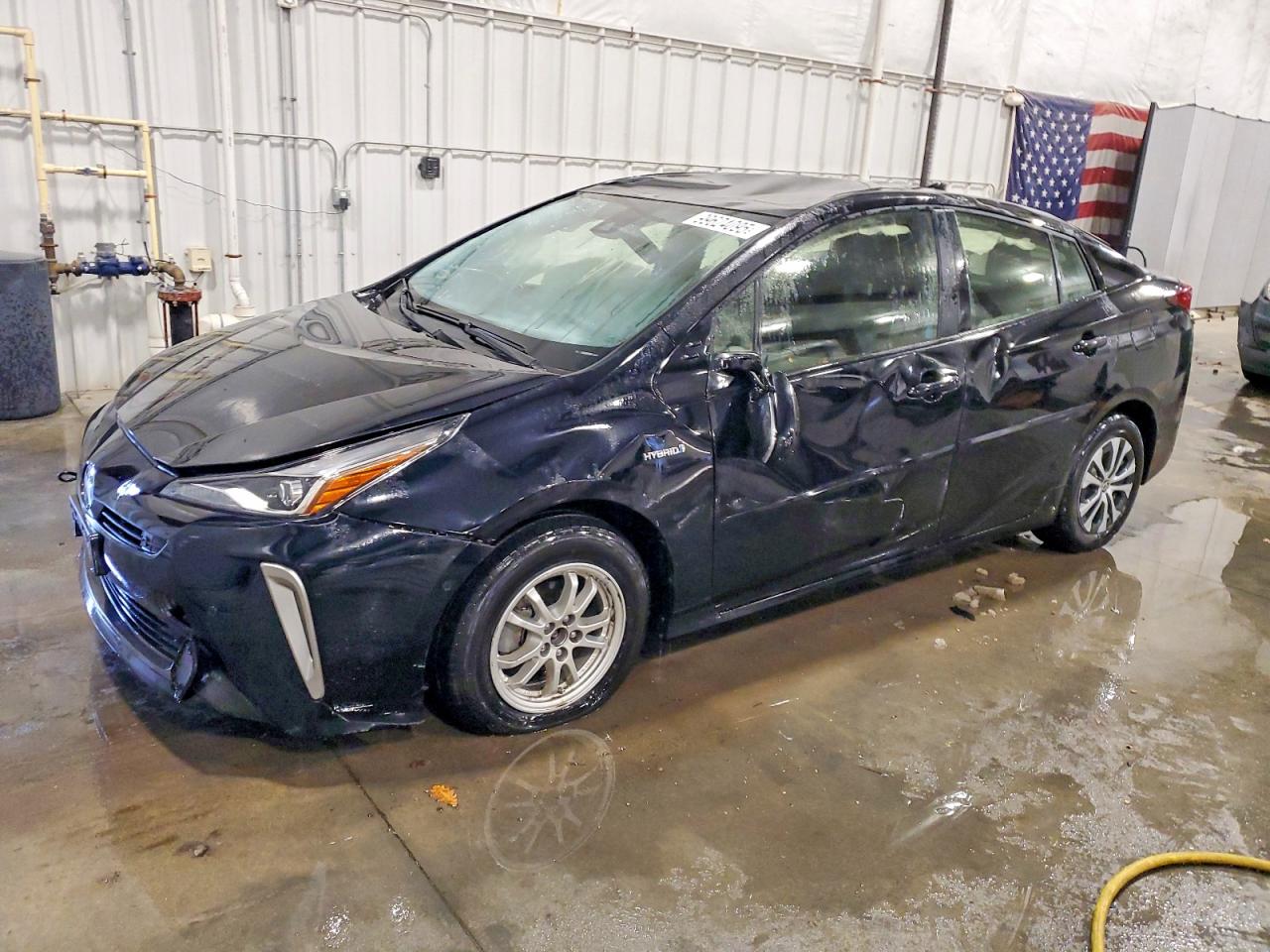 2019 TOYOTA PRIUS