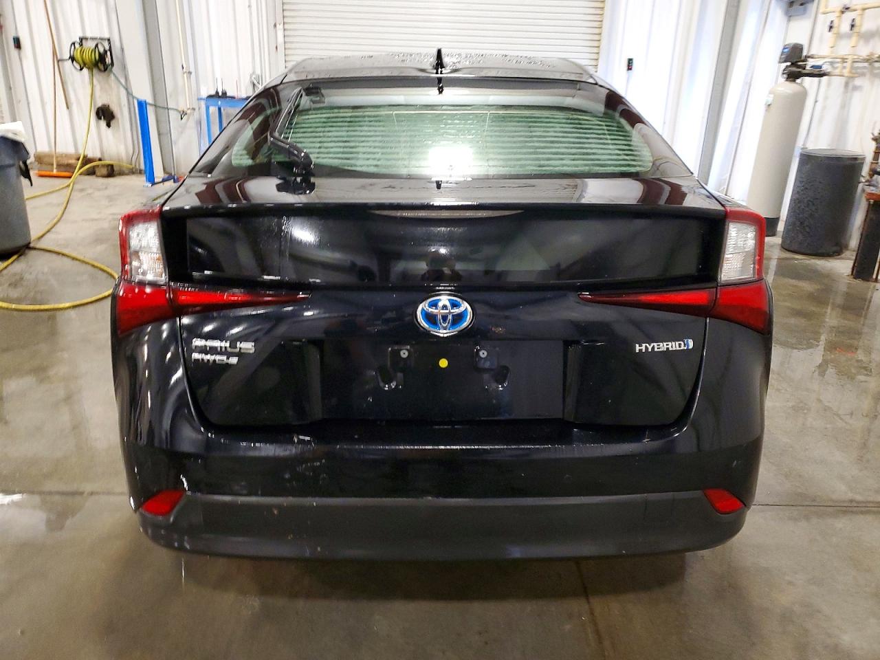 2019 TOYOTA PRIUS photo 6