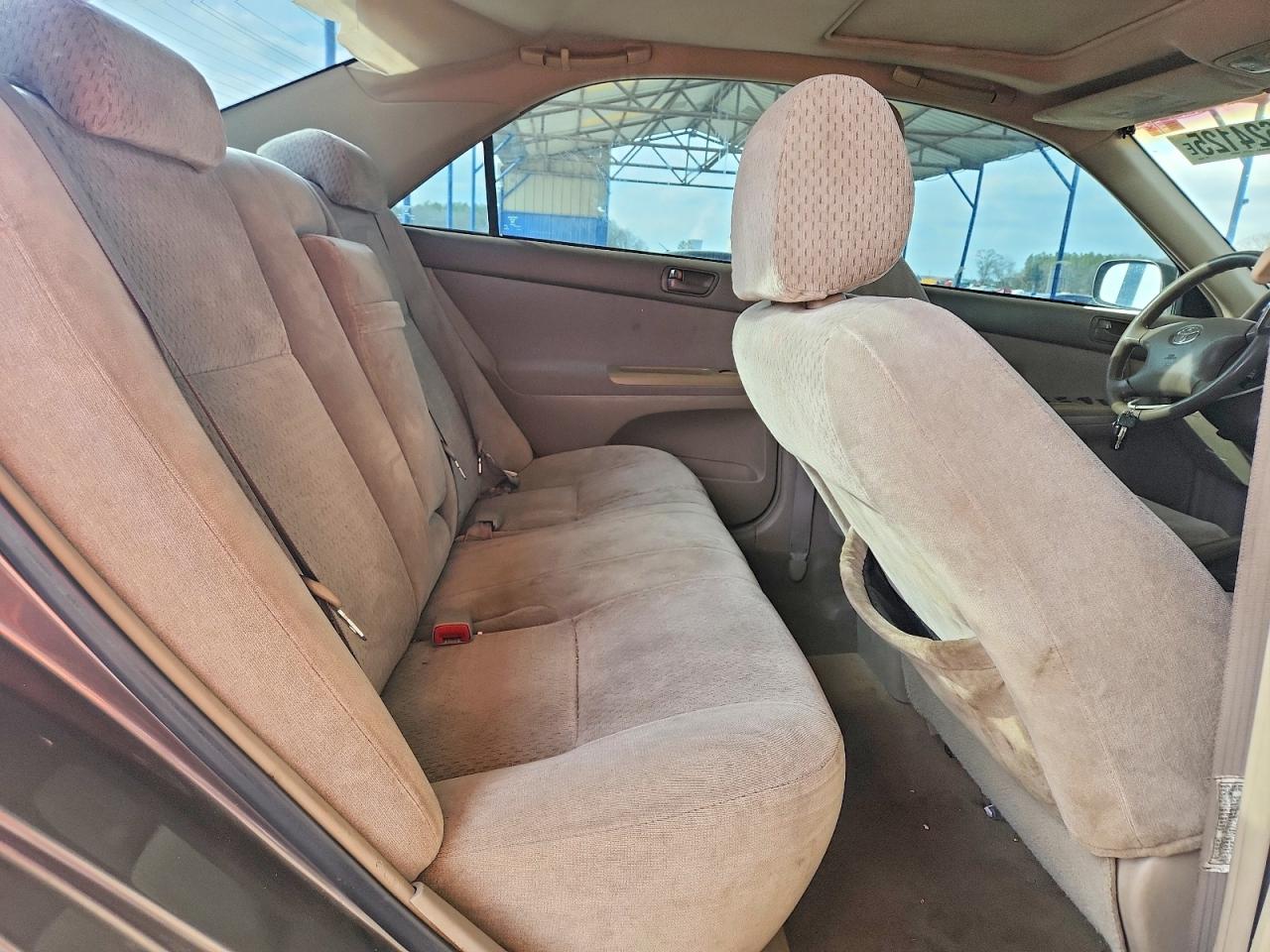 2004 TOYOTA CAMRY LE photo 10