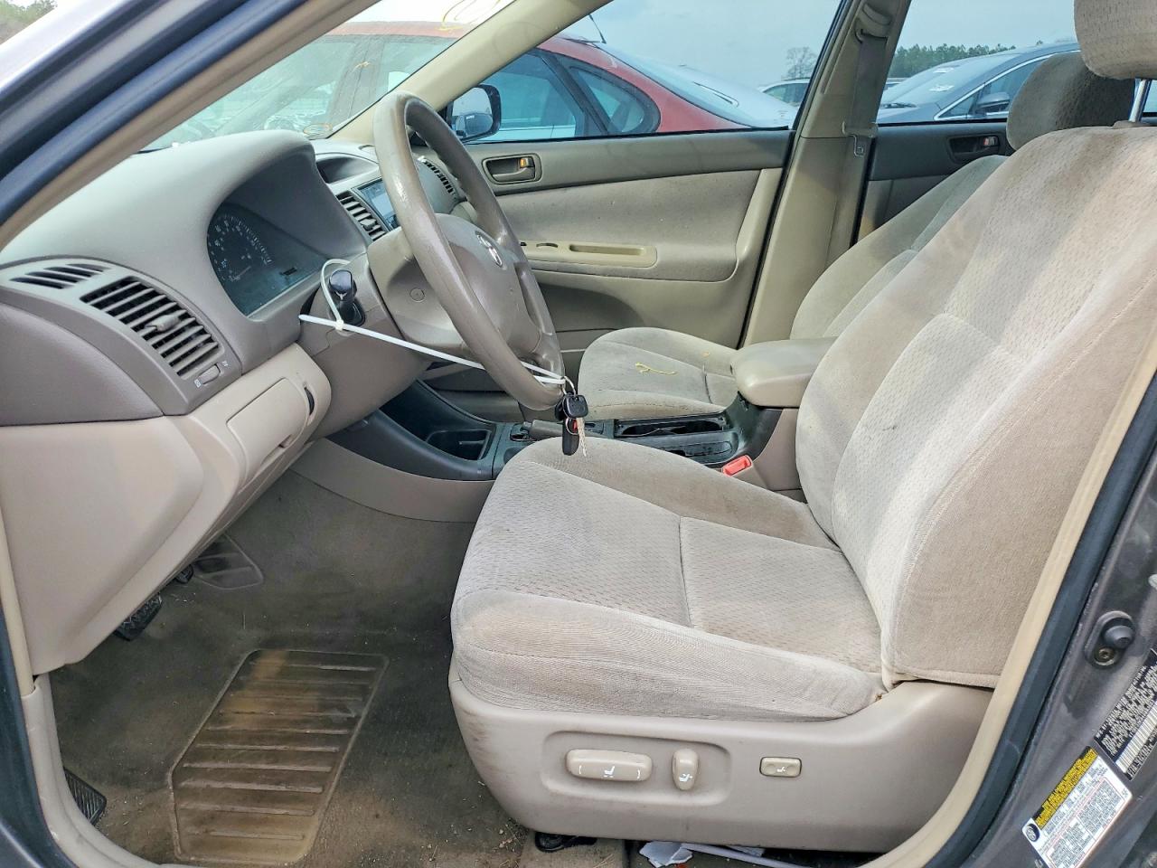 2004 TOYOTA CAMRY LE photo 7