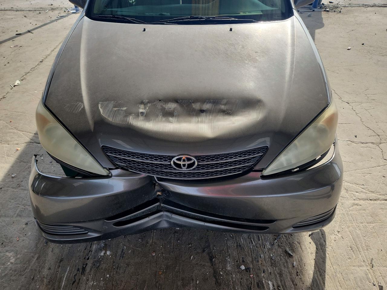 2004 TOYOTA CAMRY LE photo 11