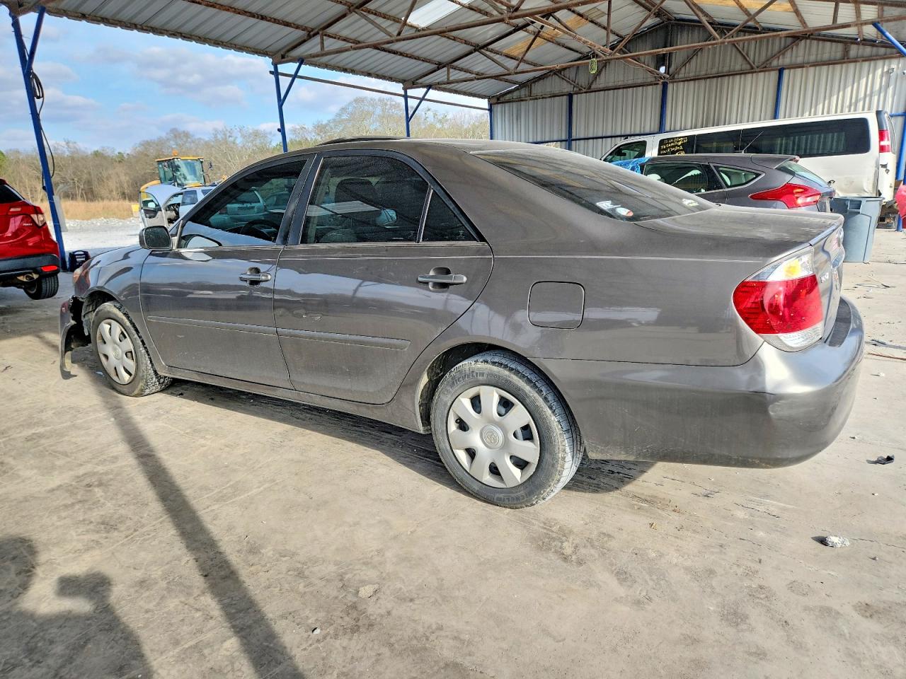 2004 TOYOTA CAMRY LE photo 2