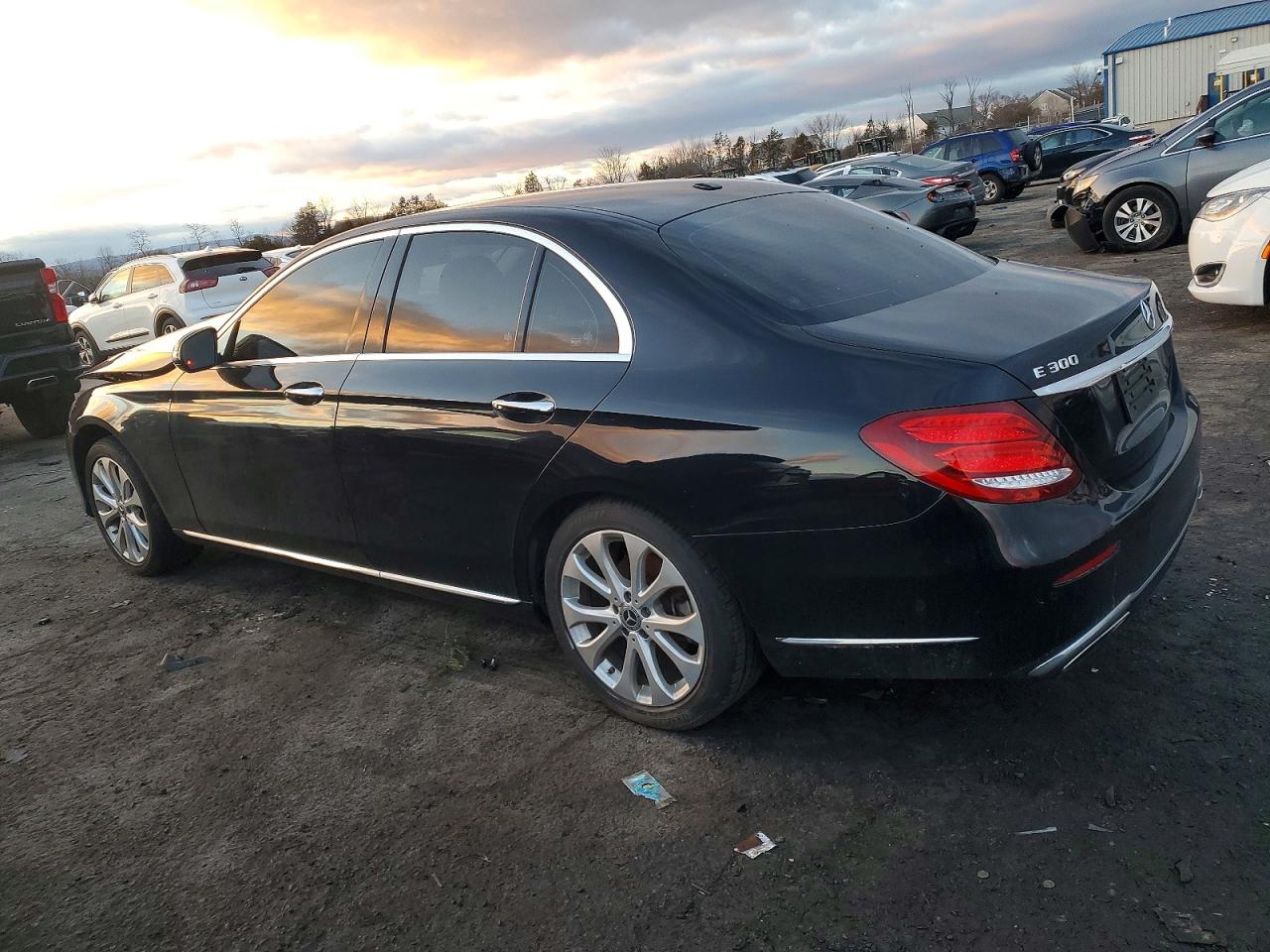 2018 MERCEDES-BENZ E 300 4MATIC photo 2