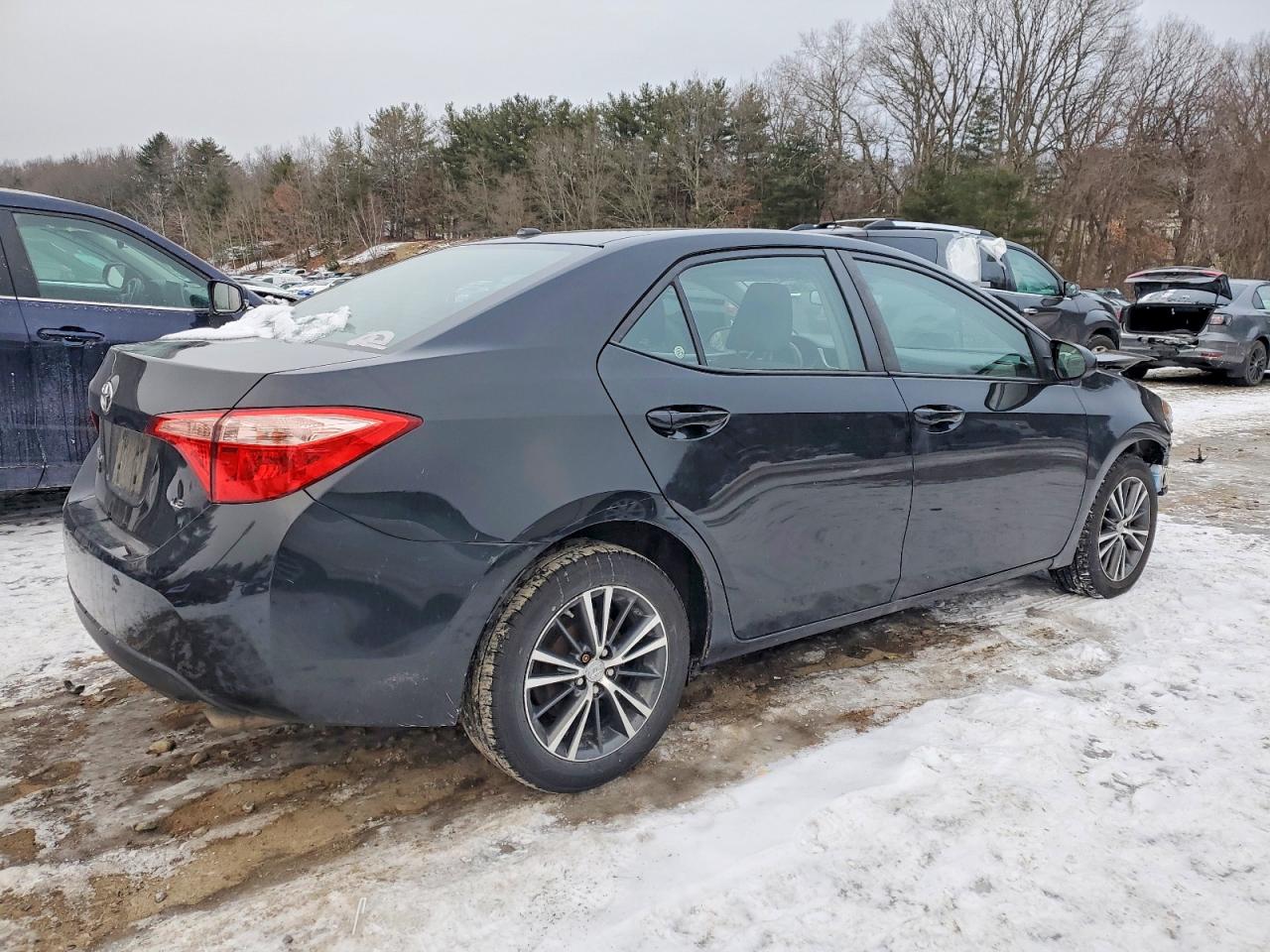 2018 TOYOTA COROLLA L photo 3