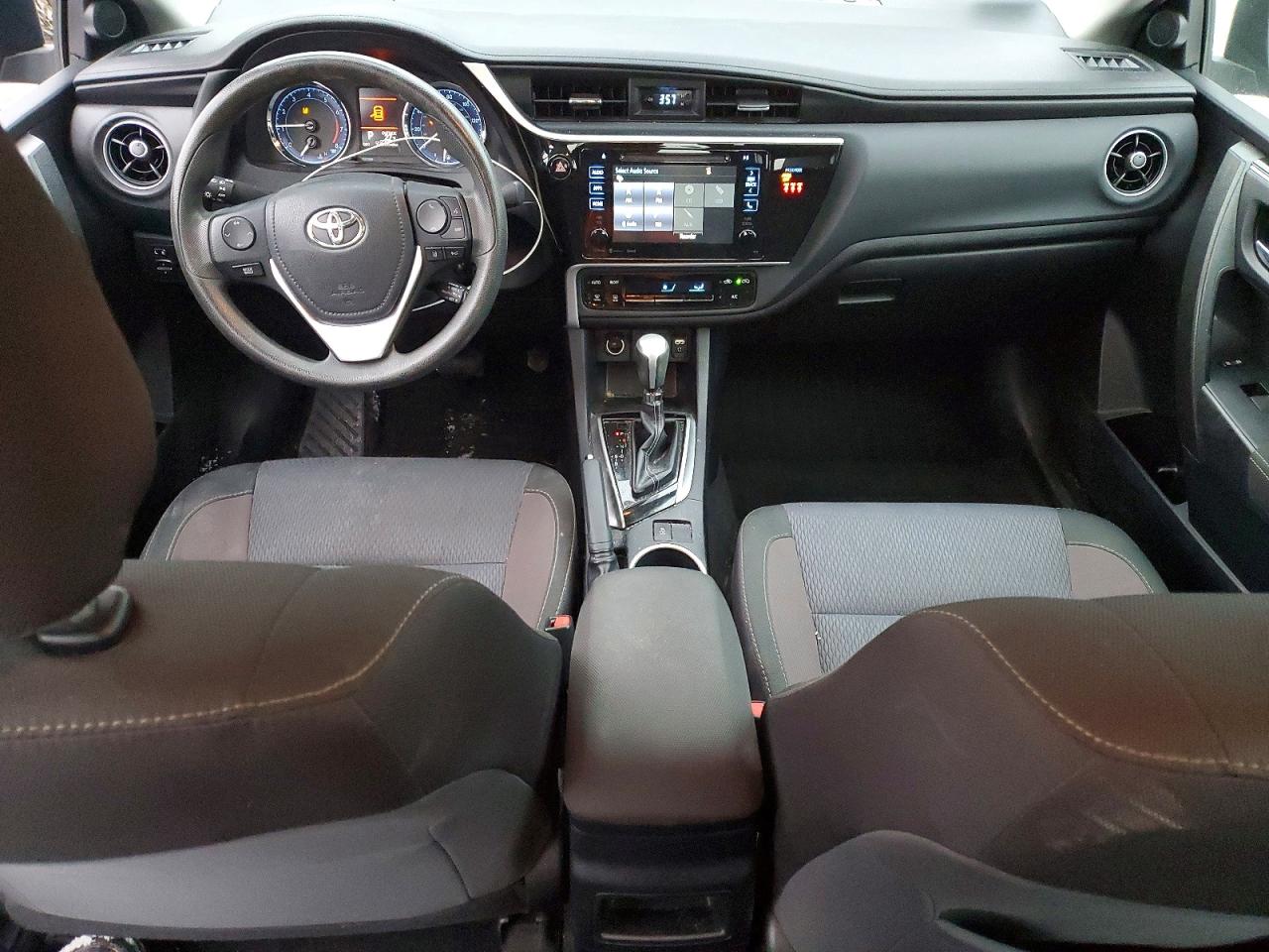 2018 TOYOTA COROLLA L photo 8