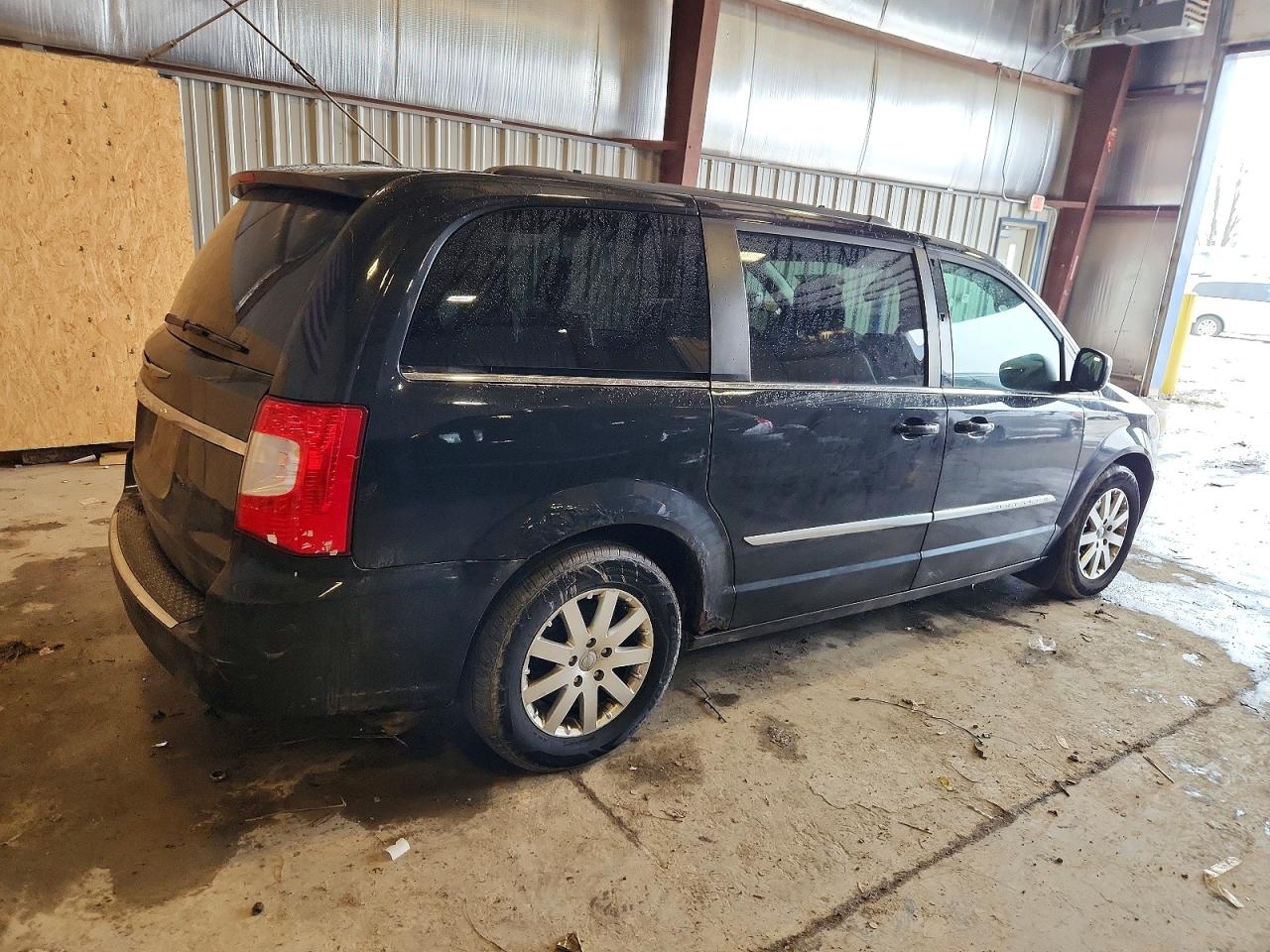 2013 CHRYSLER TOWN & COUNTRY TOURING photo 3