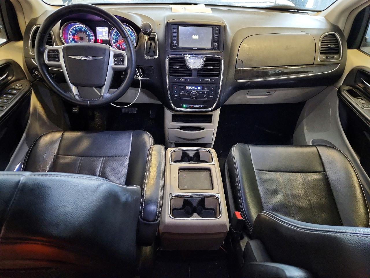 2013 CHRYSLER TOWN & COUNTRY TOURING photo 8