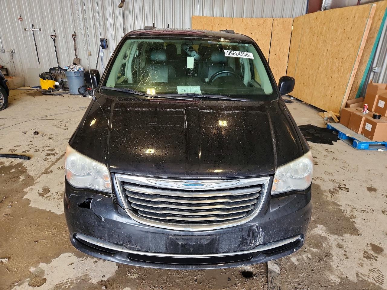 2013 CHRYSLER TOWN & COUNTRY TOURING photo 5