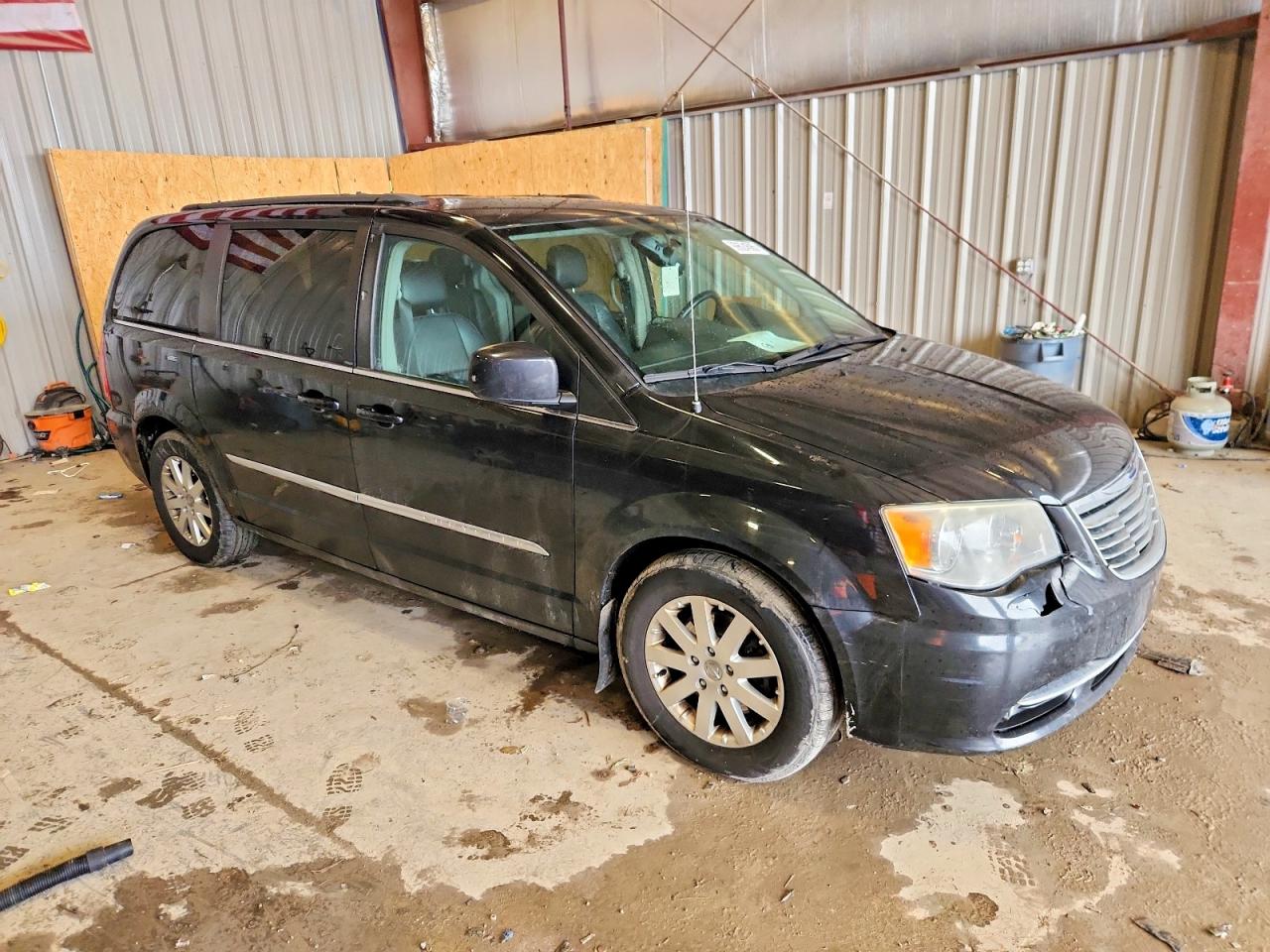 2013 CHRYSLER TOWN & COUNTRY TOURING photo 4