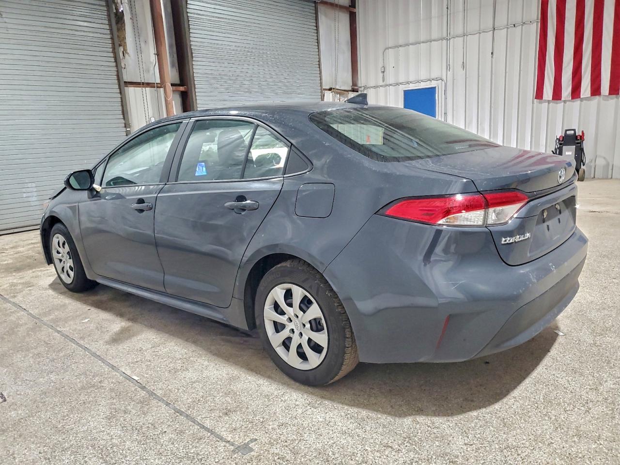 2023 TOYOTA COROLLA LE photo 2