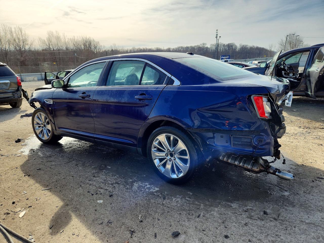 2011 FORD TAURUS LIMITED photo 2