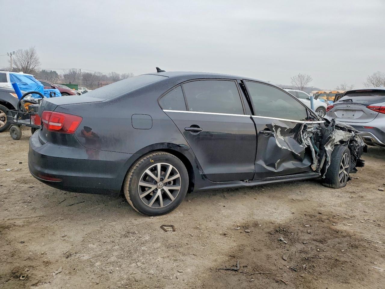 2018 VOLKSWAGEN JETTA SE photo 3