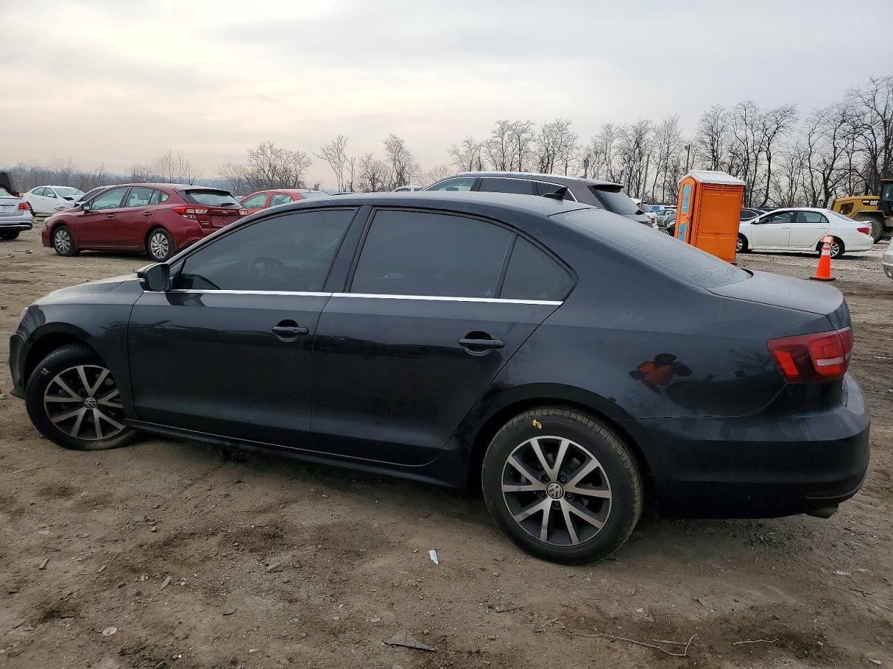 2018 VOLKSWAGEN JETTA SE photo 2