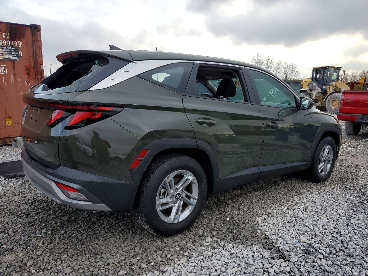 2025 HYUNDAI TUCSON SE photo 3