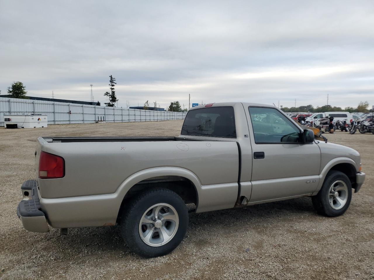 2002 CHEVROLET S TRUCK S10 photo 3
