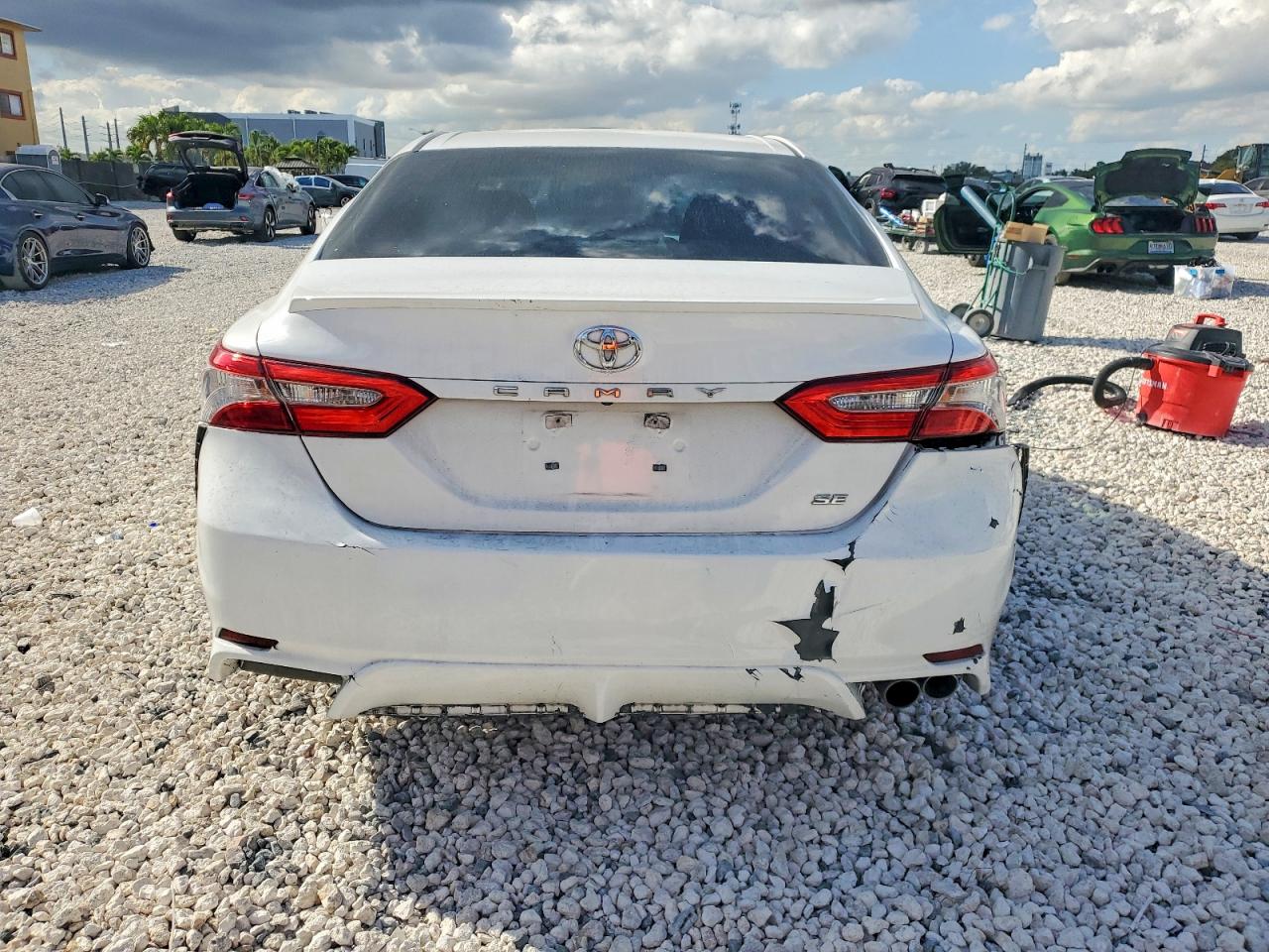 2018 TOYOTA CAMRY L photo 16