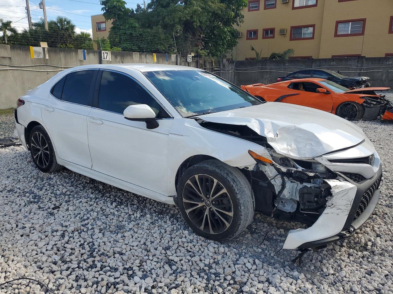 2018 TOYOTA CAMRY L photo 10