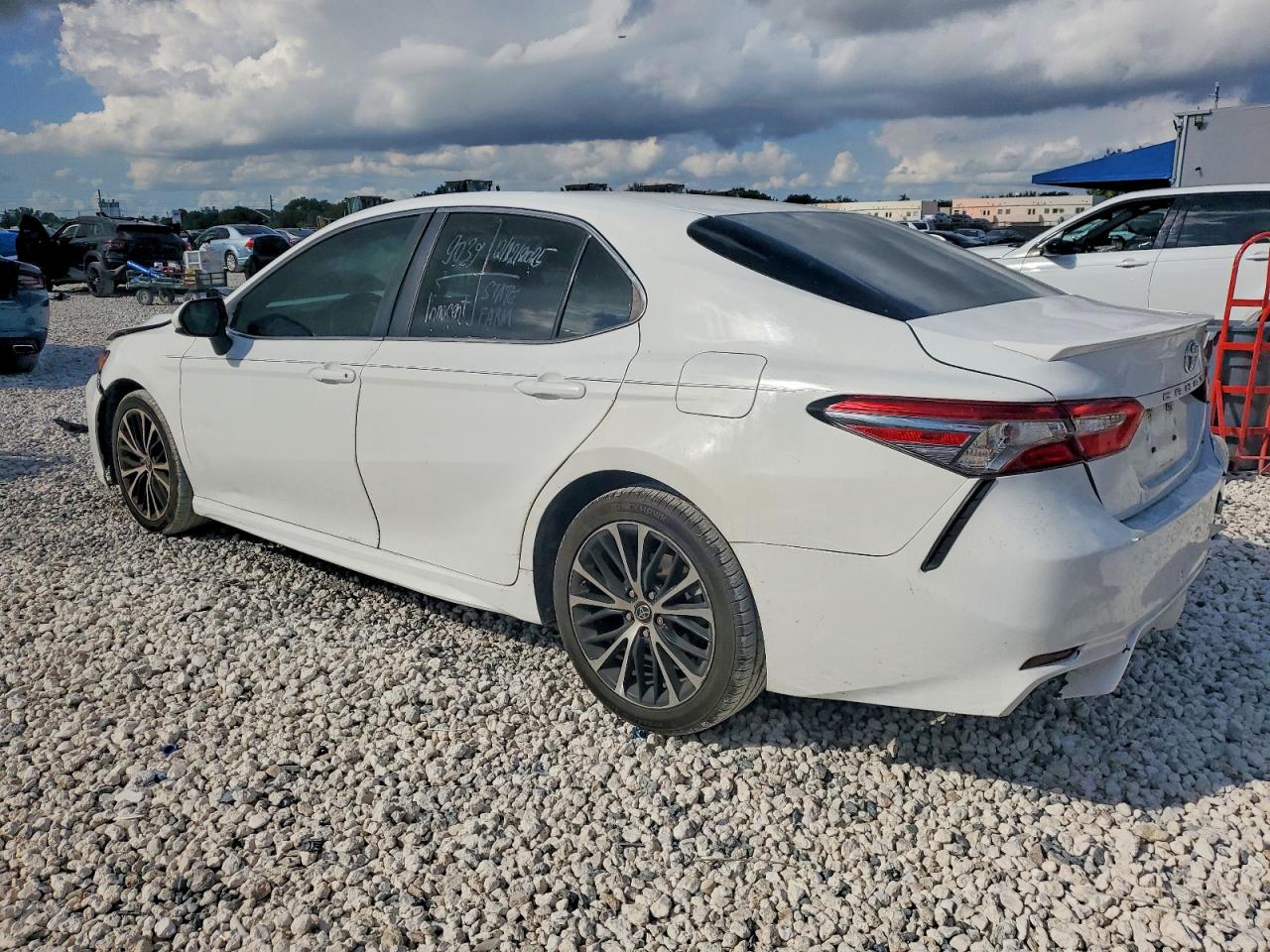 2018 TOYOTA CAMRY L photo 4