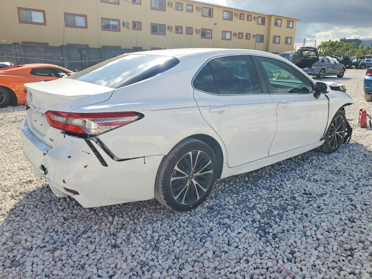 2018 TOYOTA CAMRY L photo 7