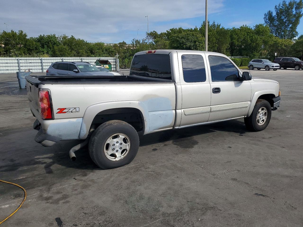 2004 CHEVROLET SILVERADO K1500 photo 3