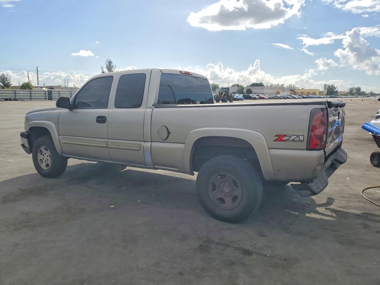 2004 CHEVROLET SILVERADO K1500 photo 2