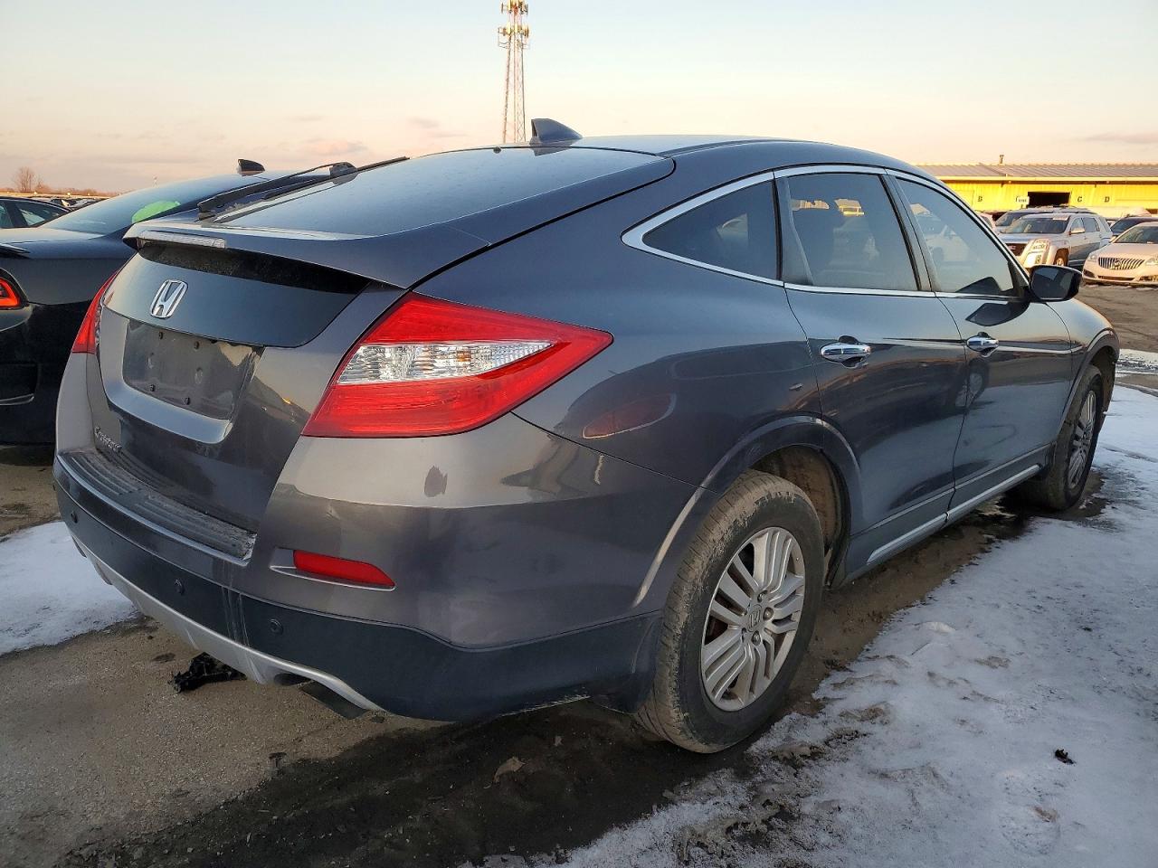 2015 HONDA CROSSTOUR EX photo 3