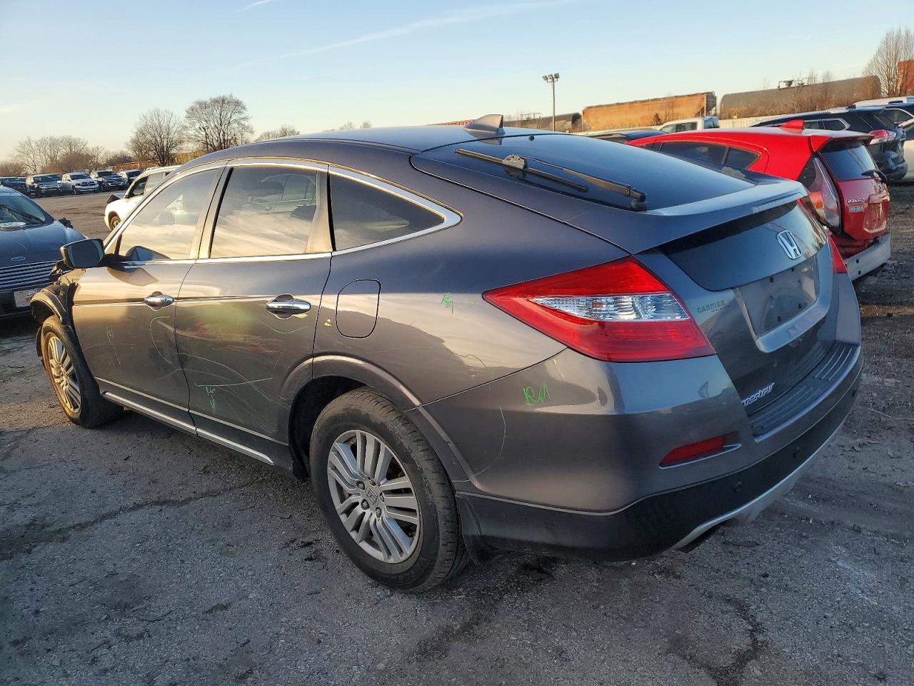 2015 HONDA CROSSTOUR EX photo 2
