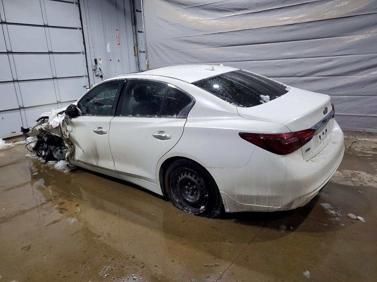 2018 INFINITI Q50 LUXE photo 2