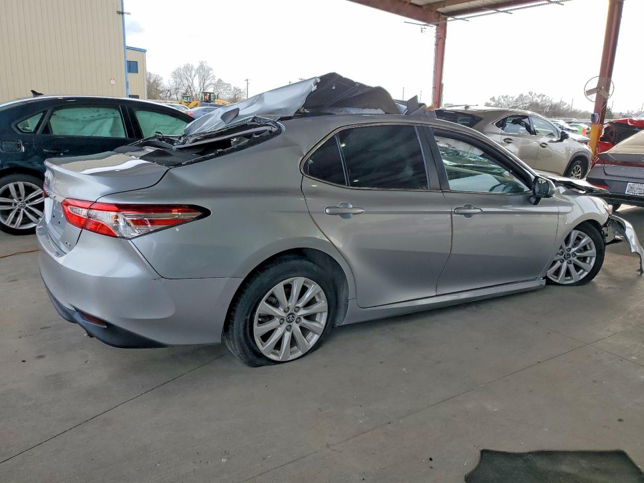 2019 TOYOTA CAMRY L photo 3
