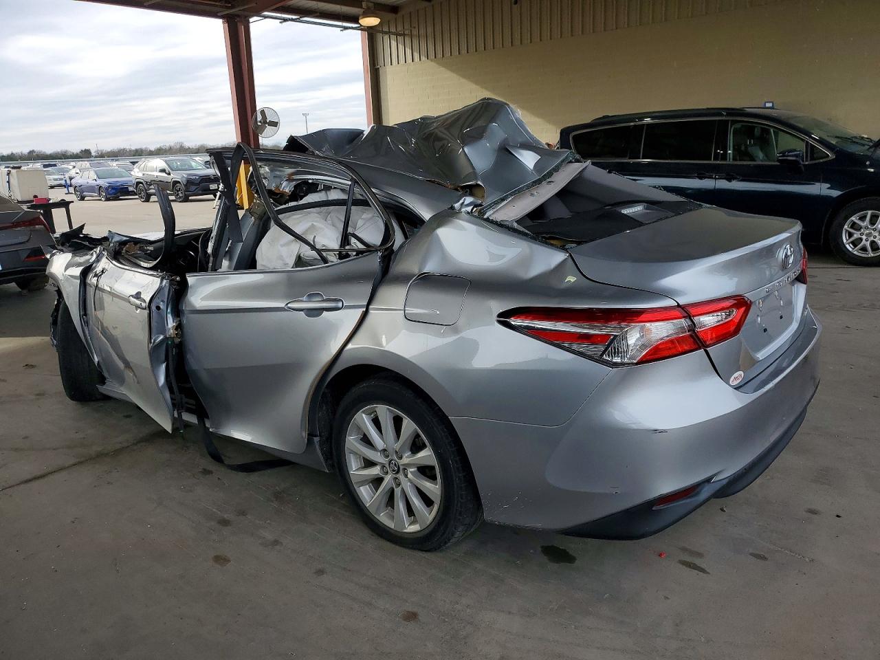 2019 TOYOTA CAMRY L photo 2