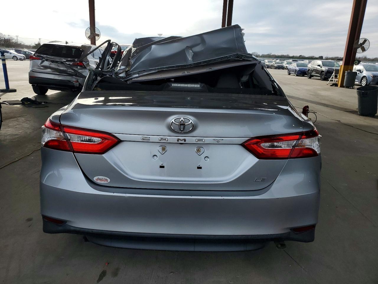 2019 TOYOTA CAMRY L photo 6