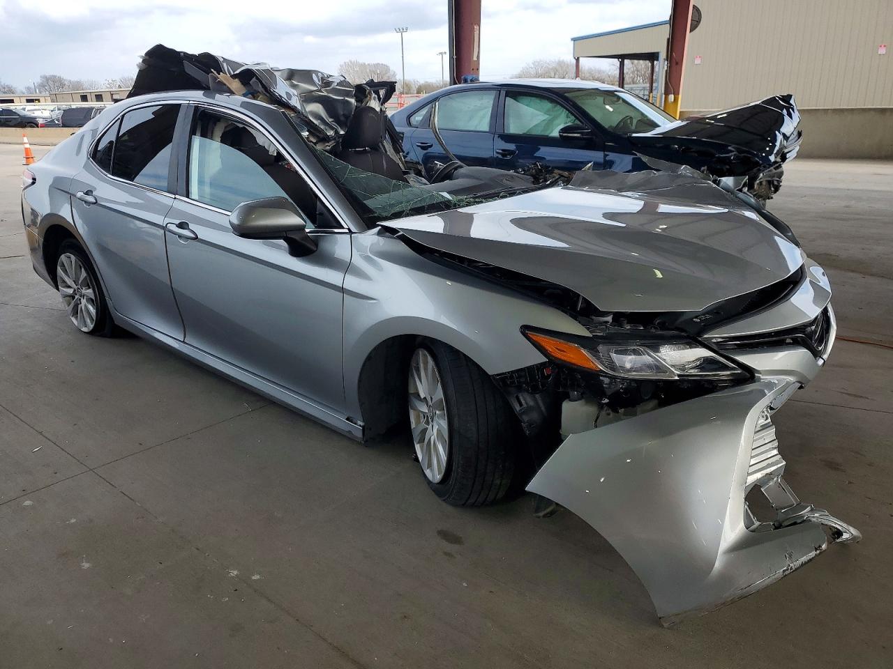 2019 TOYOTA CAMRY L photo 4