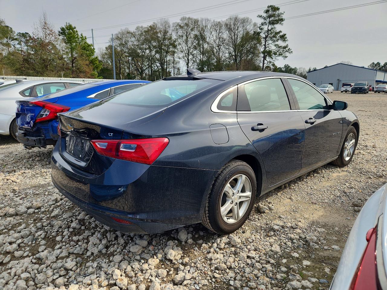 2023 CHEVROLET MALIBU LT photo 3