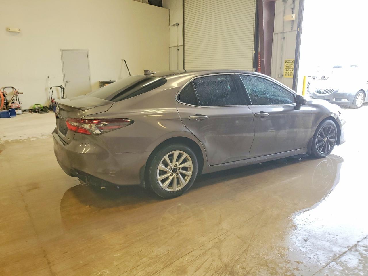 2023 TOYOTA CAMRY LE photo 3