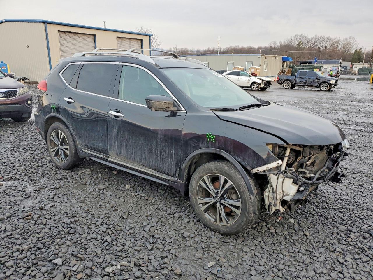 2017 NISSAN ROGUE SV photo 4