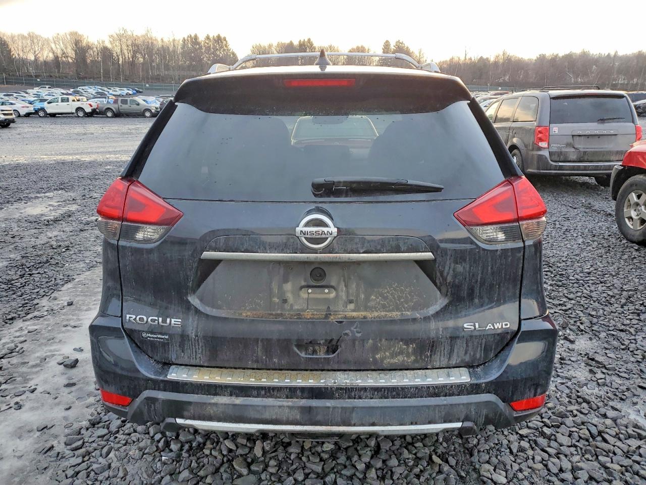 2017 NISSAN ROGUE SV photo 6