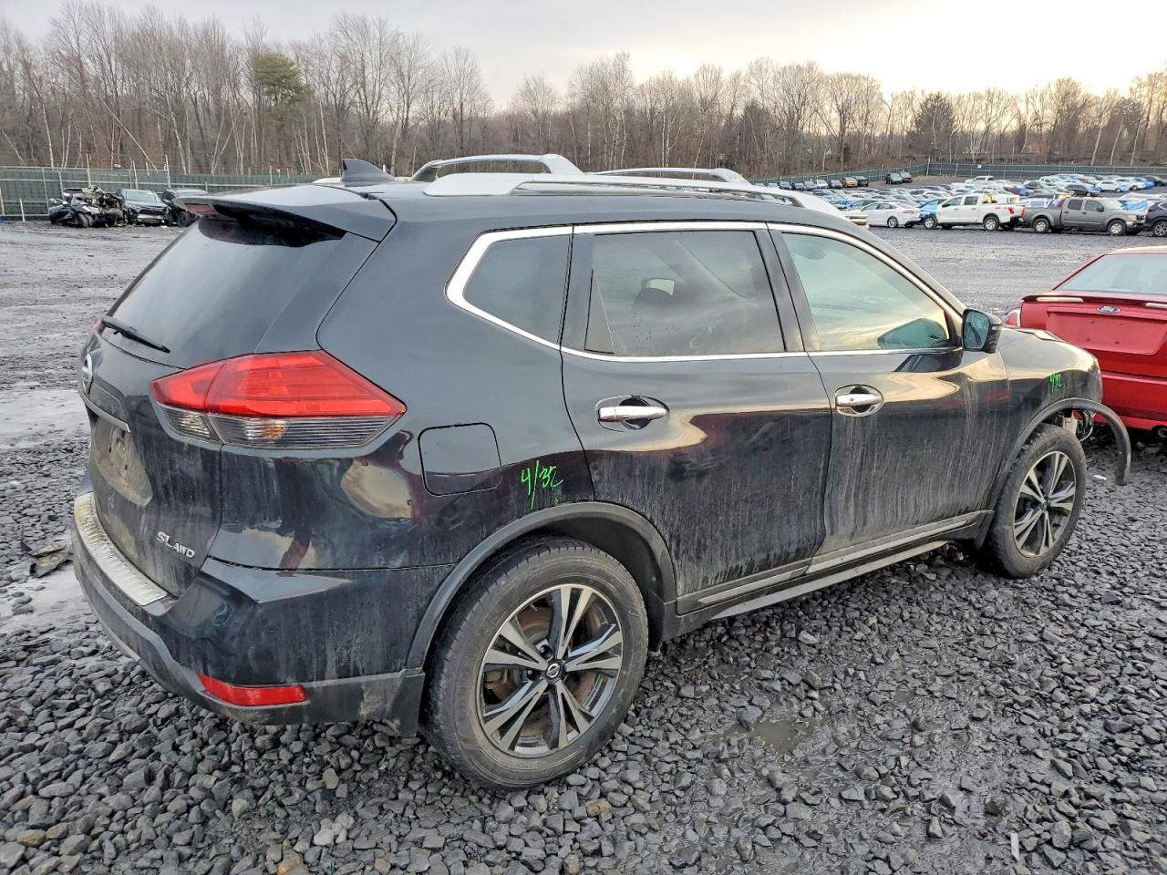 2017 NISSAN ROGUE SV photo 3