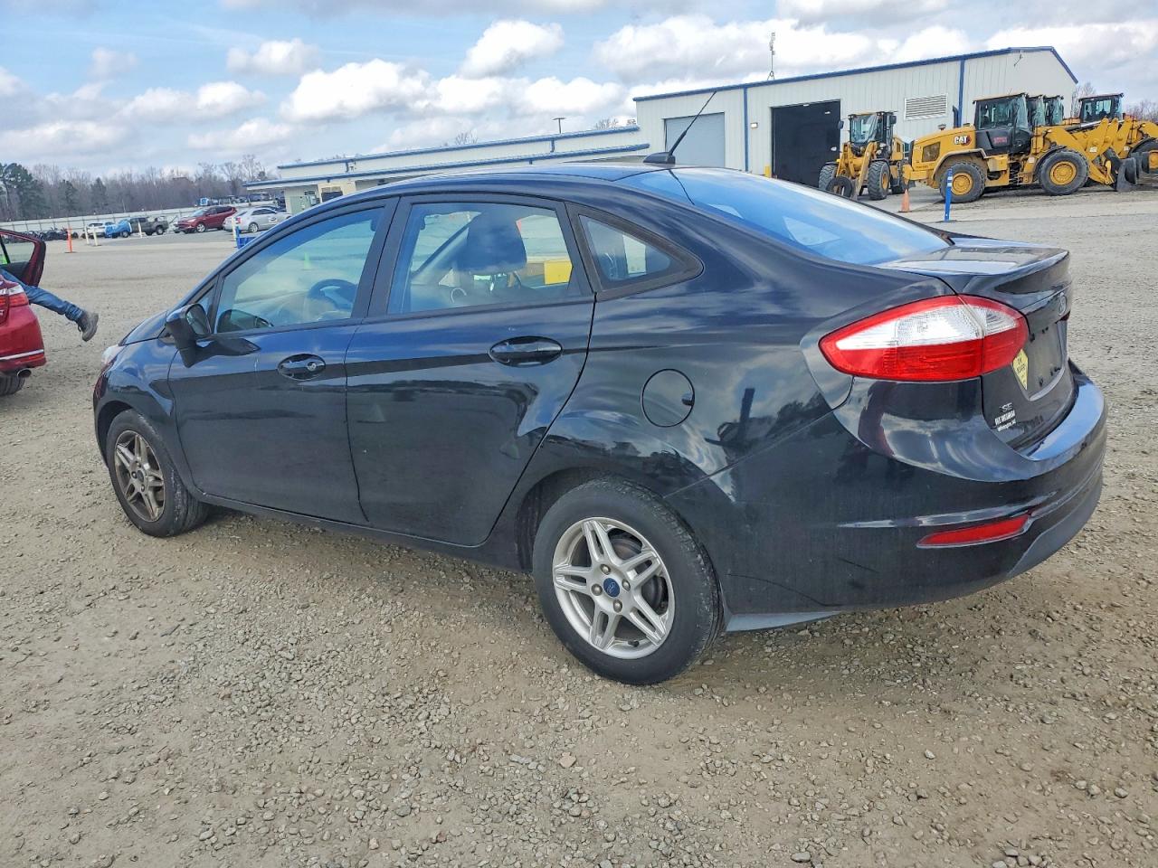 2019 FORD FIESTA SE photo 2