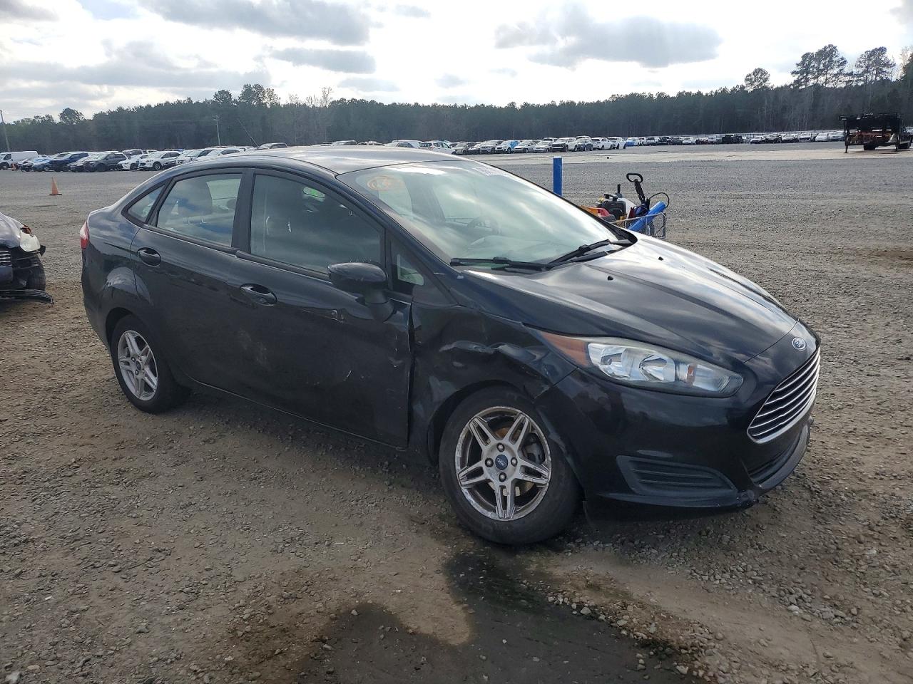 2019 FORD FIESTA SE photo 4