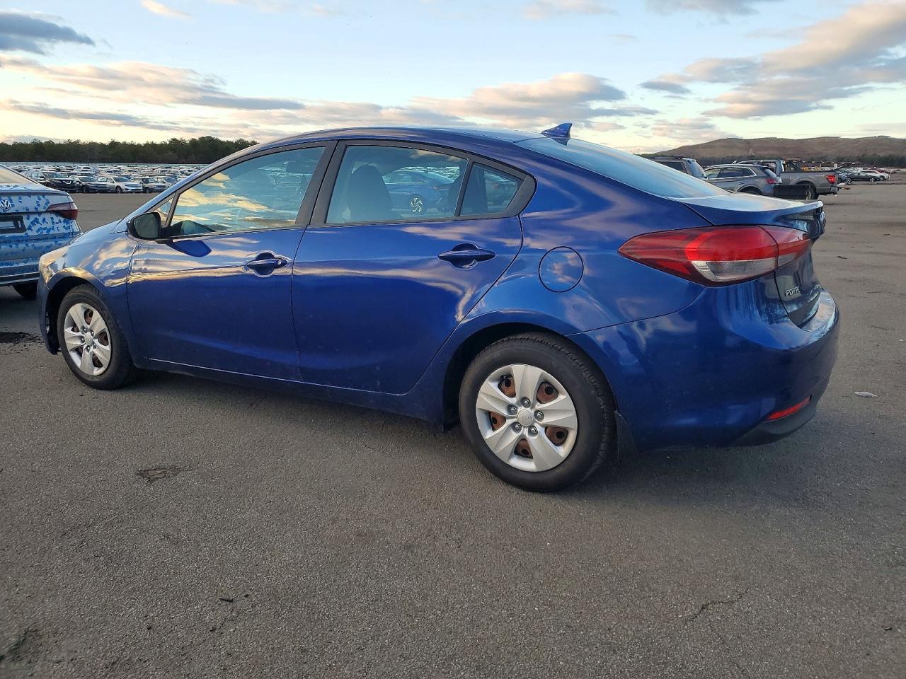 2018 KIA FORTE LX photo 2