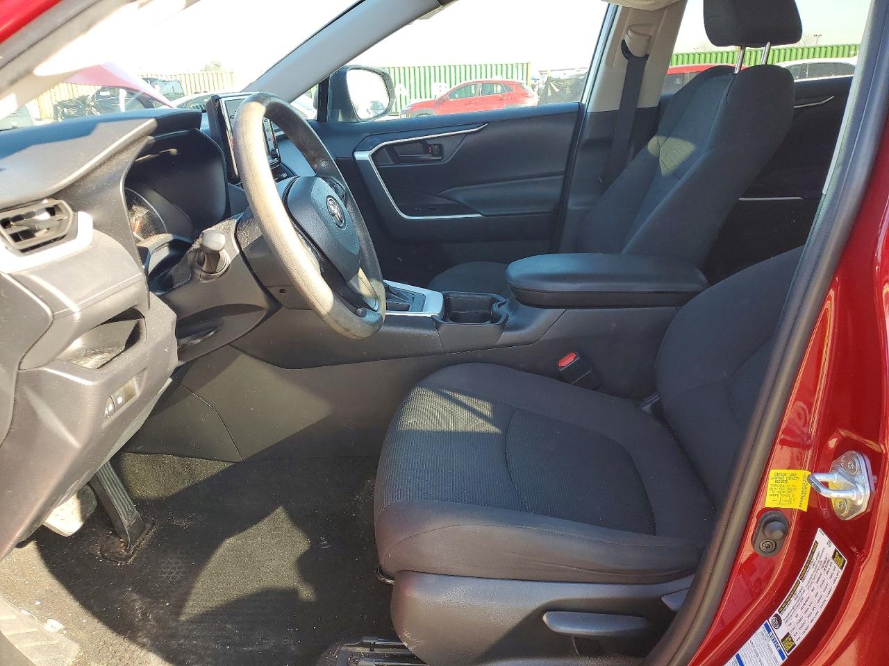 2021 TOYOTA RAV4 LE photo 7