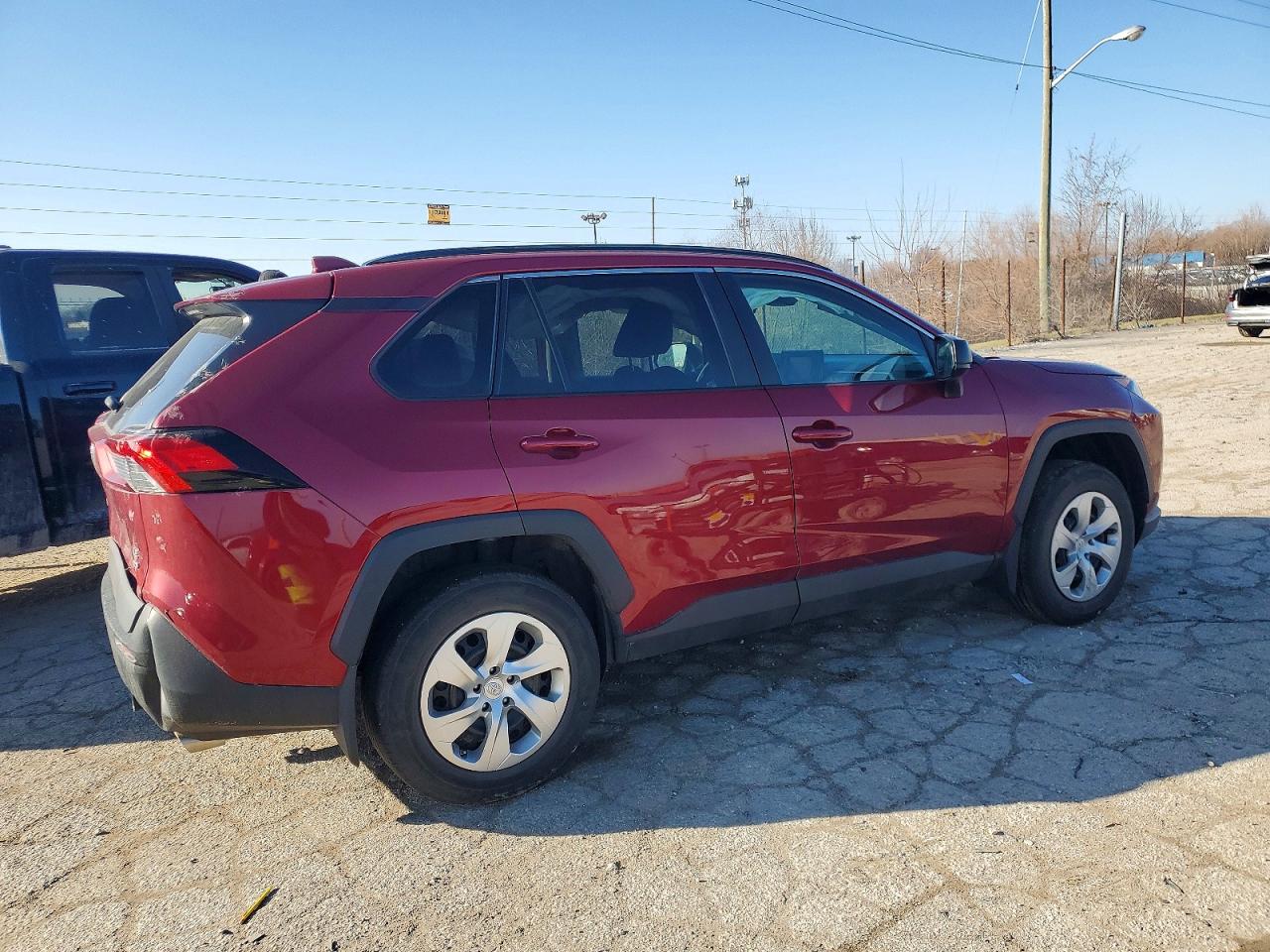 2021 TOYOTA RAV4 LE photo 3