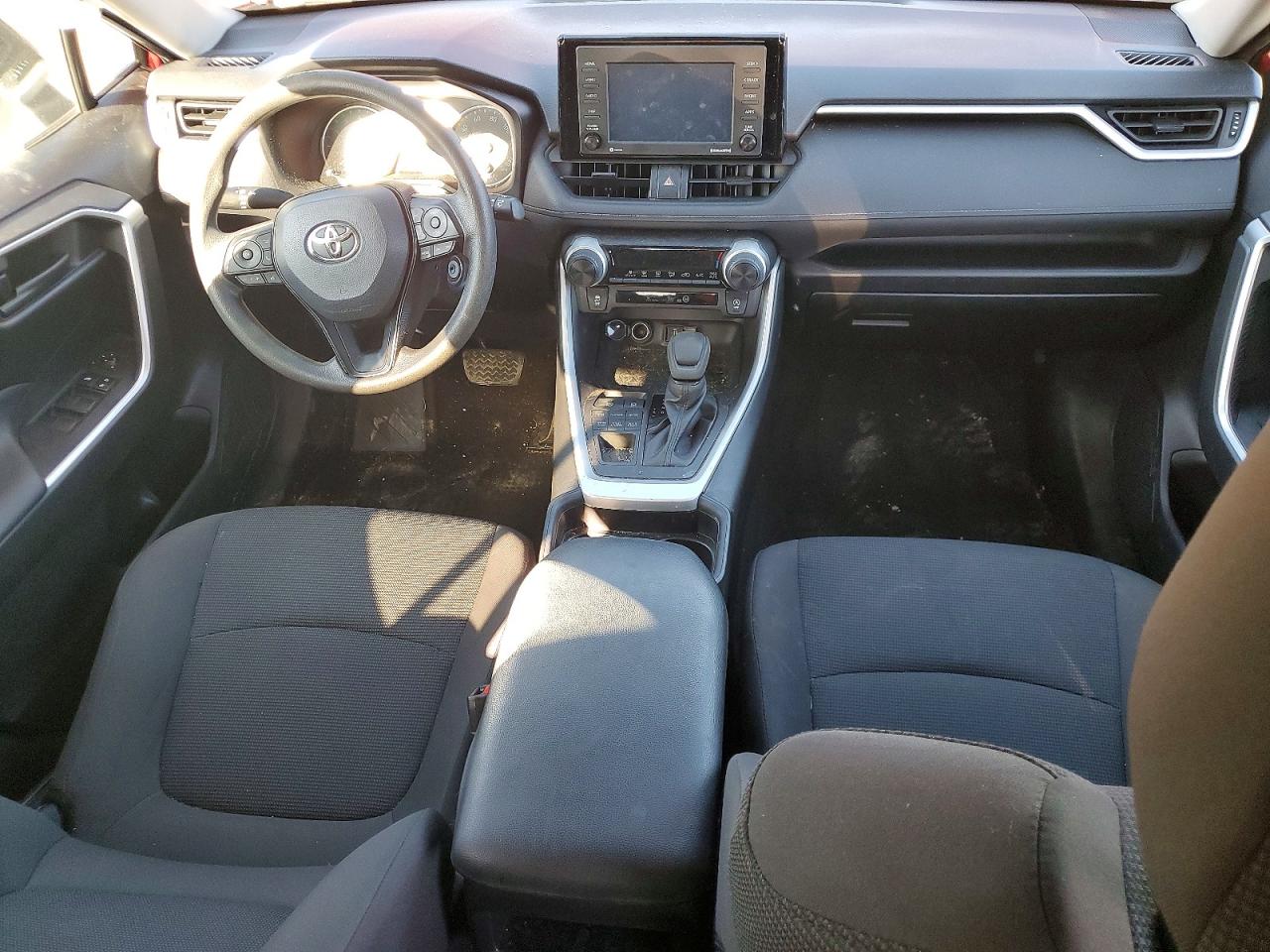 2021 TOYOTA RAV4 LE photo 8