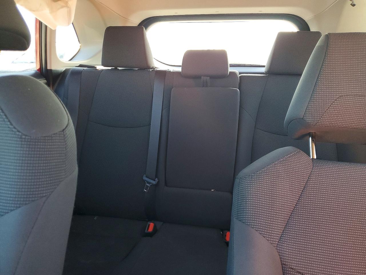 2021 TOYOTA RAV4 LE photo 10