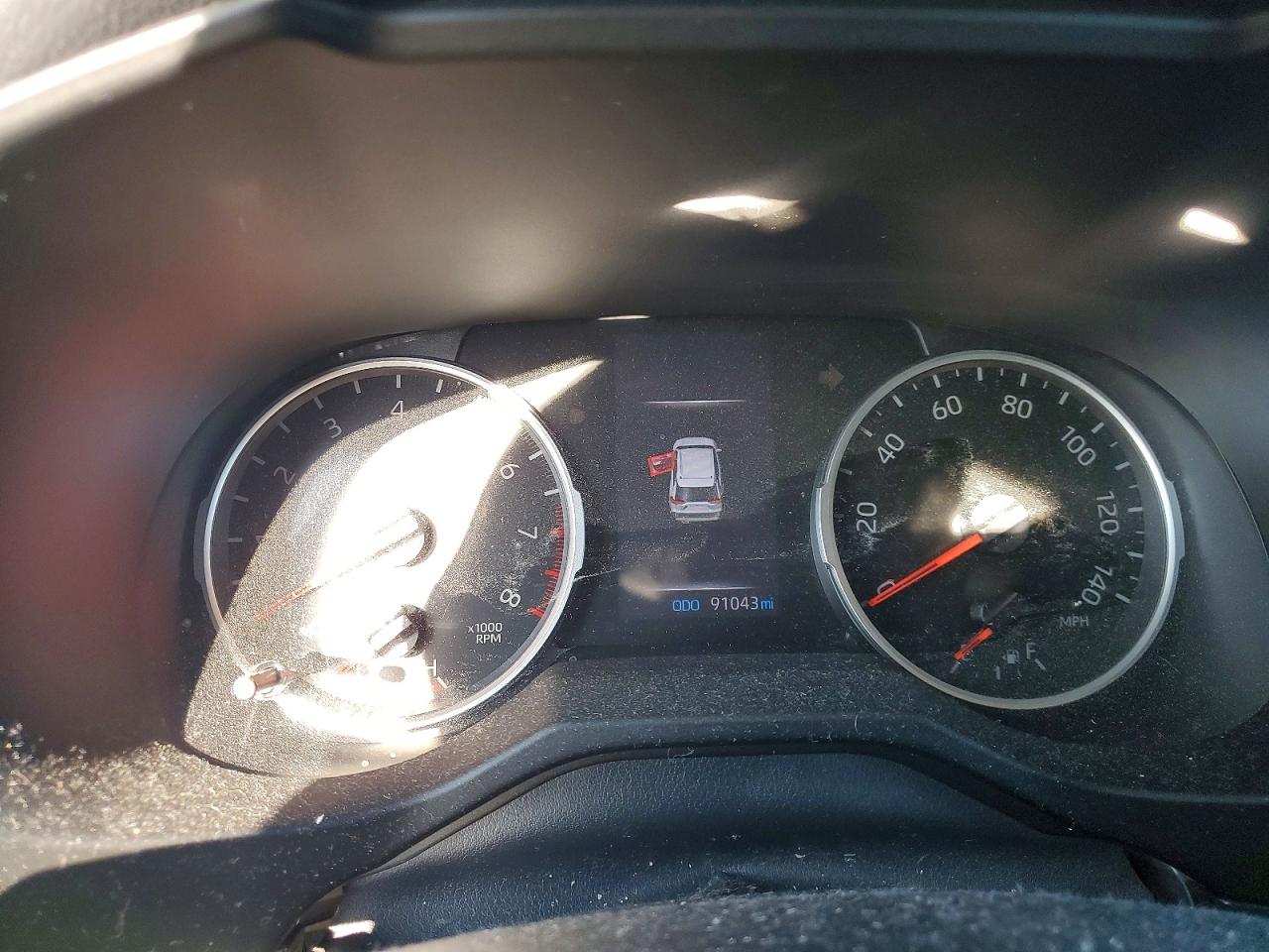 2021 TOYOTA RAV4 LE photo 9