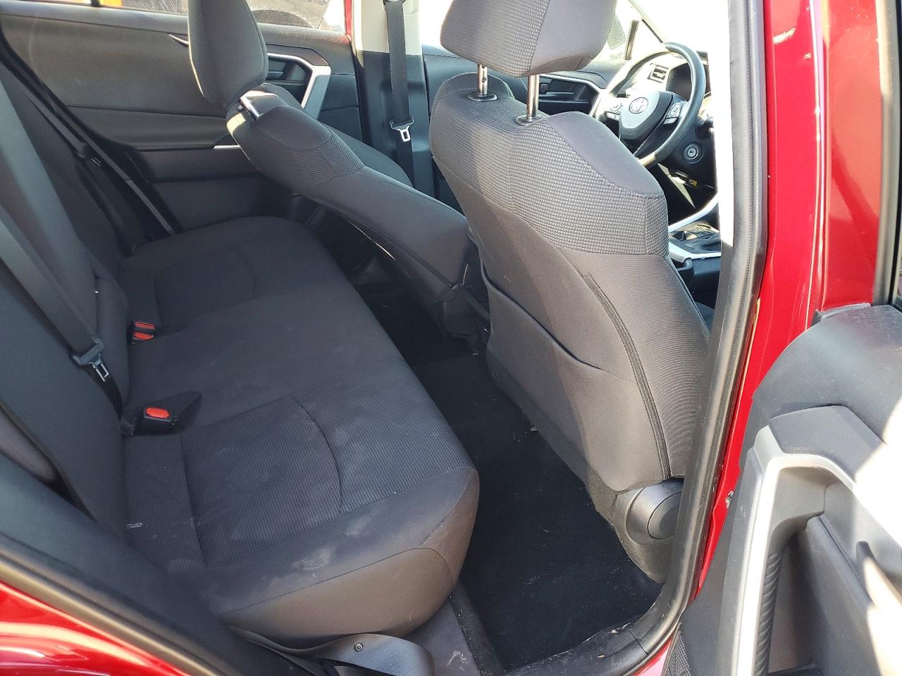 2021 TOYOTA RAV4 LE photo 11