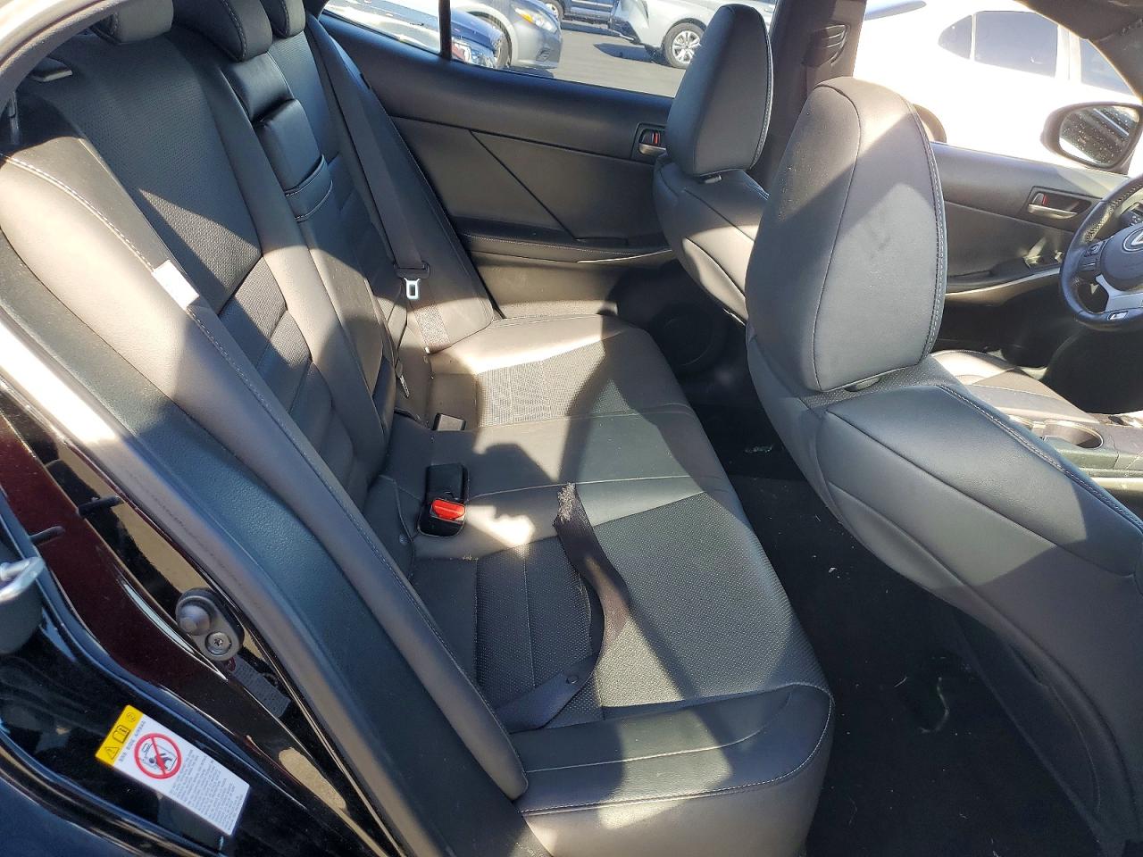 2017 LEXUS IS 200T photo 10